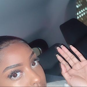 Meet your Posher, Demi